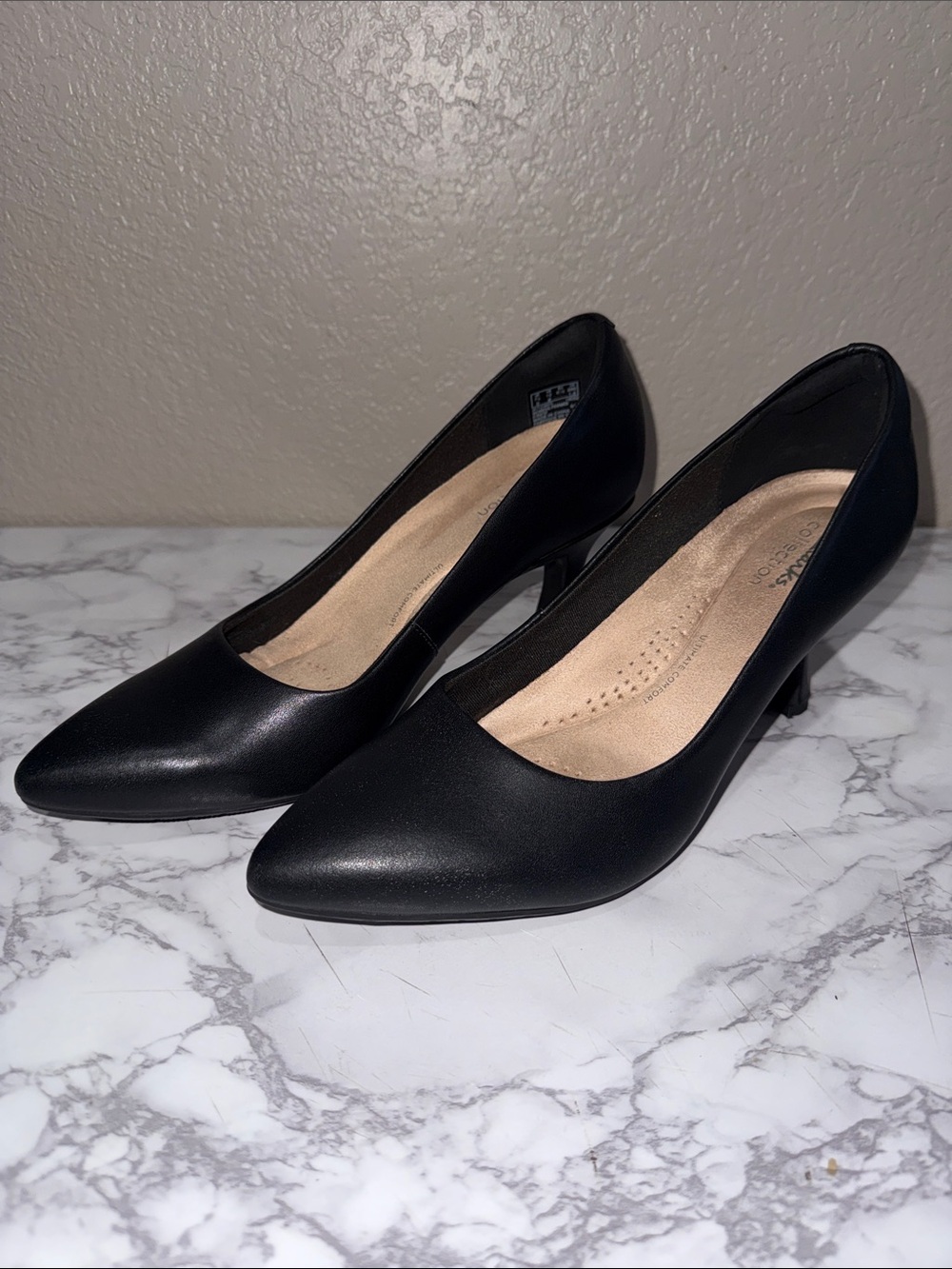 Clark’s Classic Women's Black Pointed-Toe Pumps 3 inch heel size 10